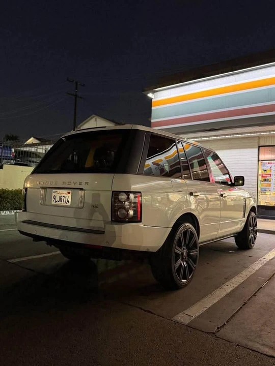 2010 Land Rover Range Rover L322 - Image 3 of 10