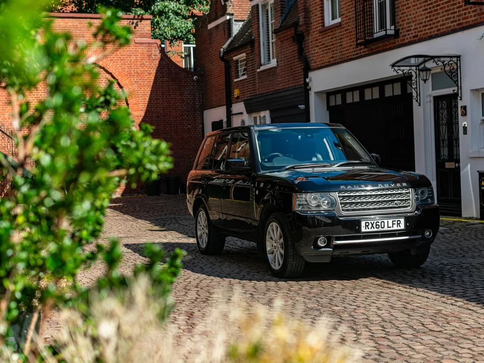 2010 Land Rover Range Rover L322 - Image 2 of 30