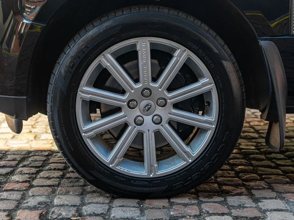 2010 Land Rover Range Rover L322 - Image 19 of 30