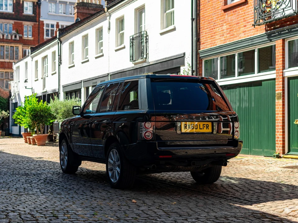 2010 Land Rover Range Rover L322 - Image 9 of 30