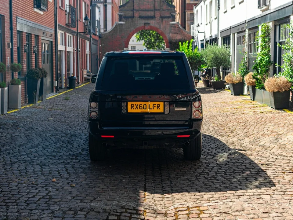 2010 Land Rover Range Rover L322 - Image 12 of 30