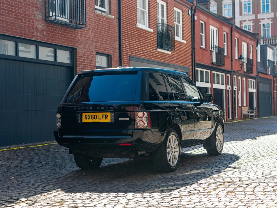 2010 Land Rover Range Rover L322 - Image 13 of 30