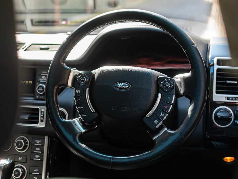 2010 Land Rover Range Rover L322 - Image 23 of 30