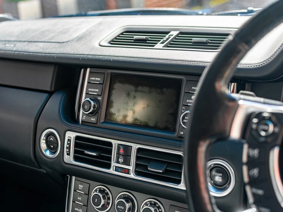 2010 Land Rover Range Rover L322 - Image 26 of 30