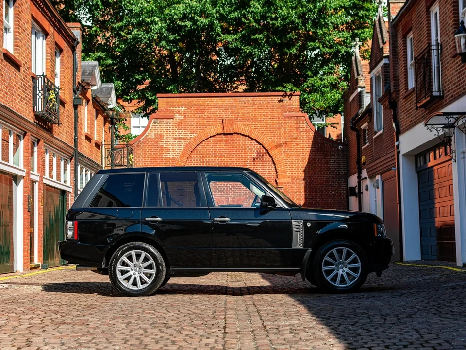2010 Land Rover Range Rover L322 - Image 15 of 30