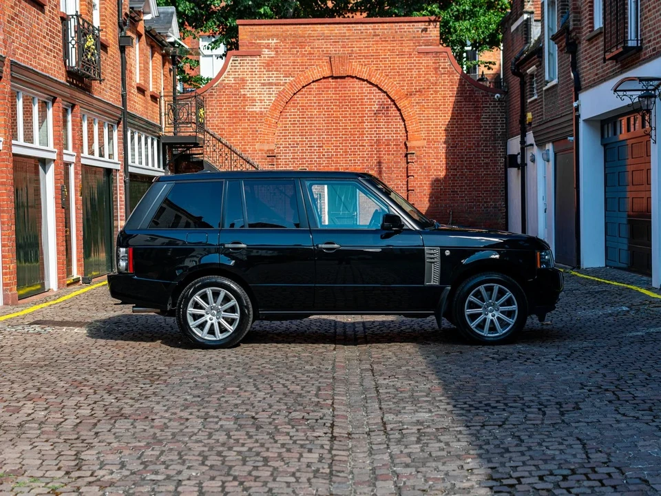2010 Land Rover Range Rover L322 - Image 16 of 30