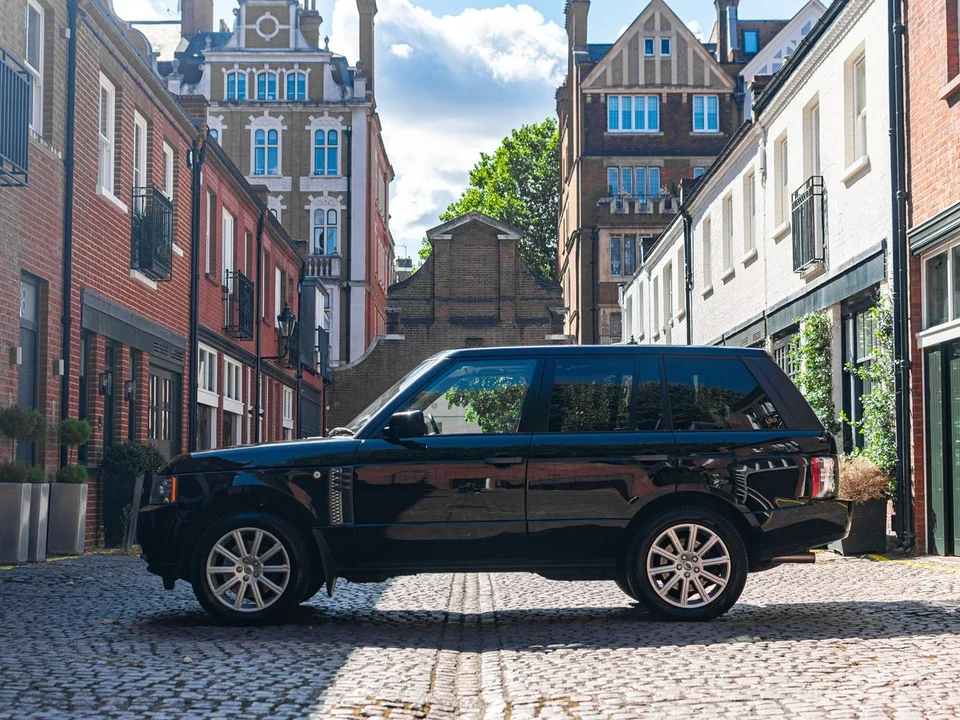 2010 Land Rover Range Rover L322 - Image 17 of 30