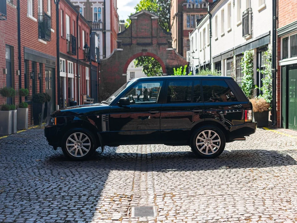 2010 Land Rover Range Rover L322 - Image 18 of 30