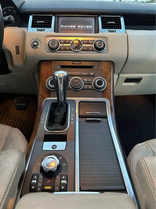 2010 Land Rover Range Rover L322 - Image 13 of 16