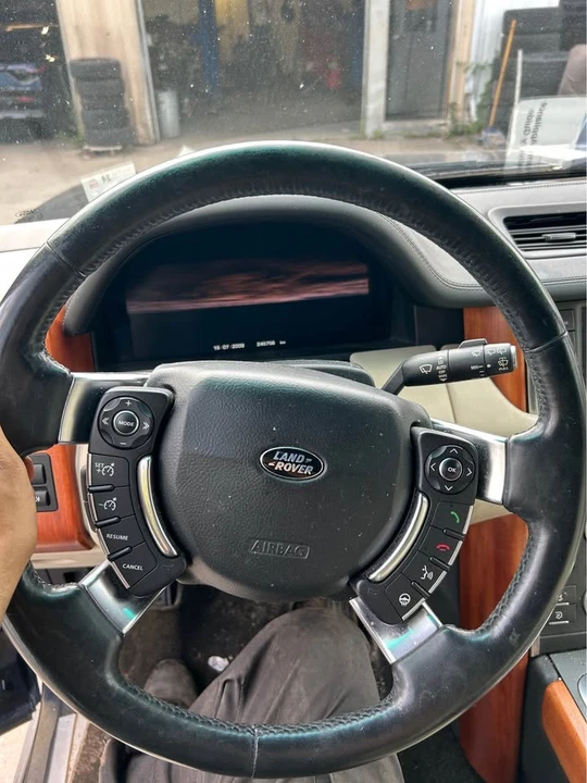 2010 Land Rover Range Rover L322 - Image 2 of 6