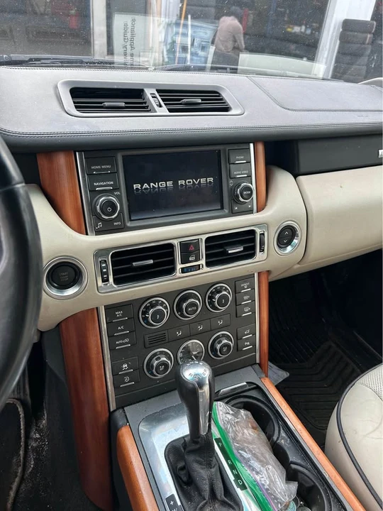 2010 Land Rover Range Rover L322 - Image 3 of 6