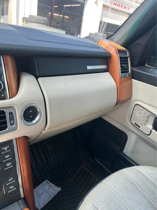 2010 Land Rover Range Rover L322 - Image 3 of 9