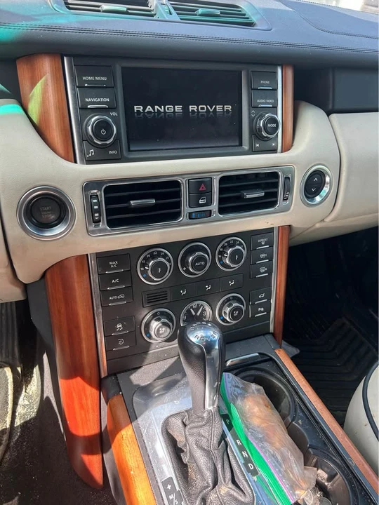2010 Land Rover Range Rover L322 - Image 7 of 9
