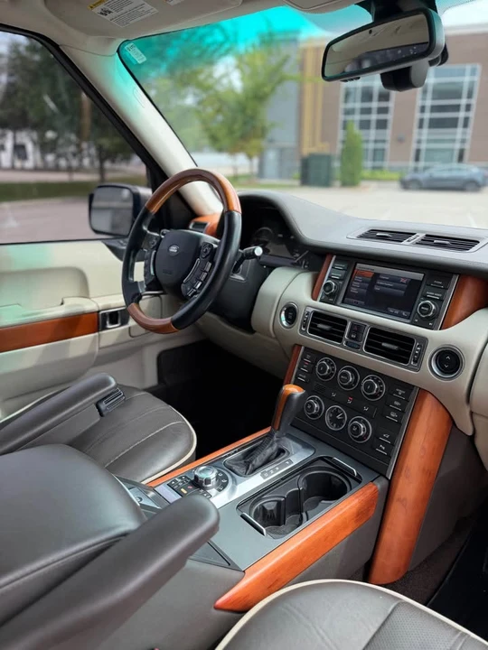 2010 Land Rover Range Rover L322 - Image 19 of 20