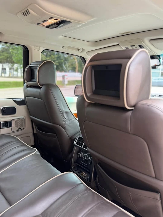 2010 Land Rover Range Rover L322 - Image 17 of 20