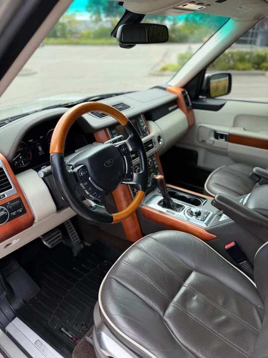 2010 Land Rover Range Rover L322 - Image 9 of 20
