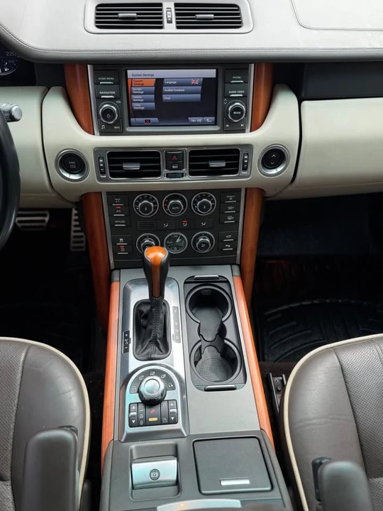 2010 Land Rover Range Rover L322 - Image 14 of 20