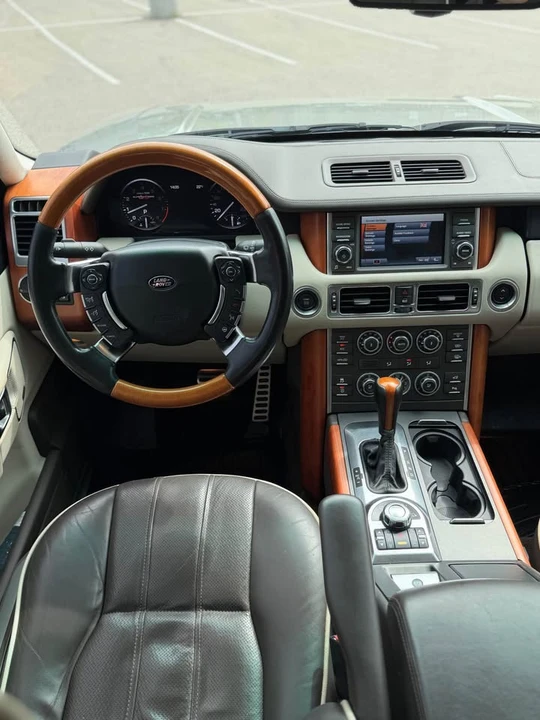 2010 Land Rover Range Rover L322 - Image 13 of 20