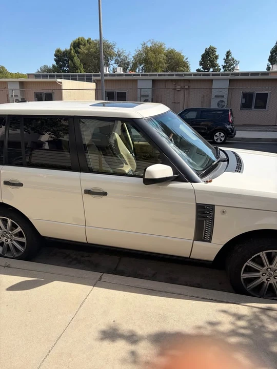 2010 Land Rover Range Rover L322 - Image 2 of 9