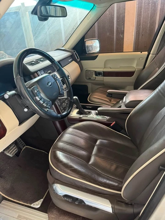 2010 Land Rover Range Rover L322 - Image 2 of 3