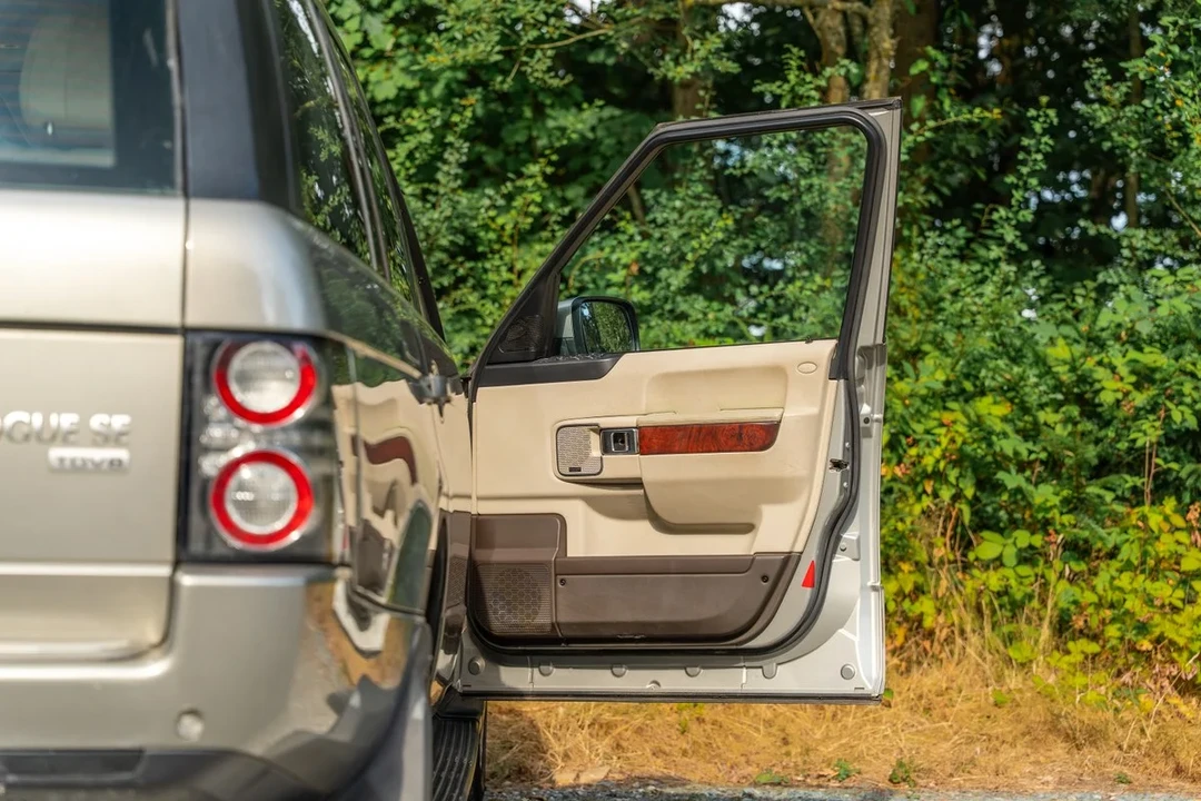 2010 Land Rover Range Rover L322 - Image 29 of 30