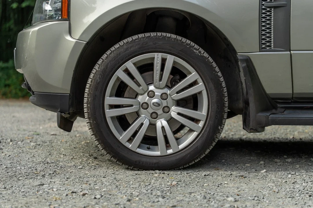 2010 Land Rover Range Rover L322 - Image 18 of 30