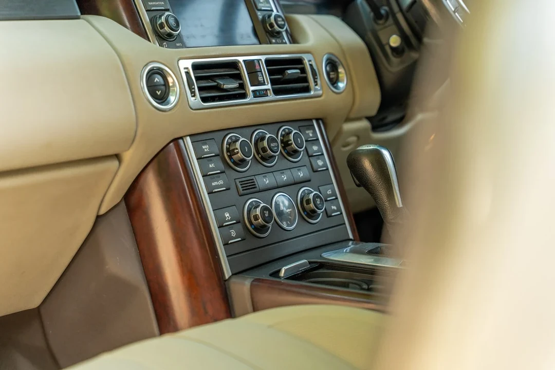 2010 Land Rover Range Rover L322 - Image 14 of 30