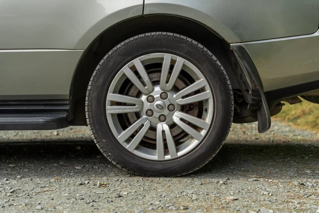 2010 Land Rover Range Rover L322 - Image 19 of 30