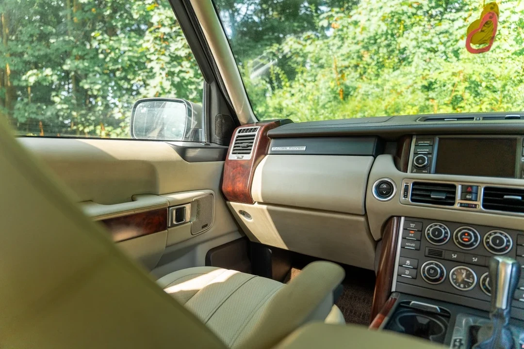 2010 Land Rover Range Rover L322 - Image 22 of 30