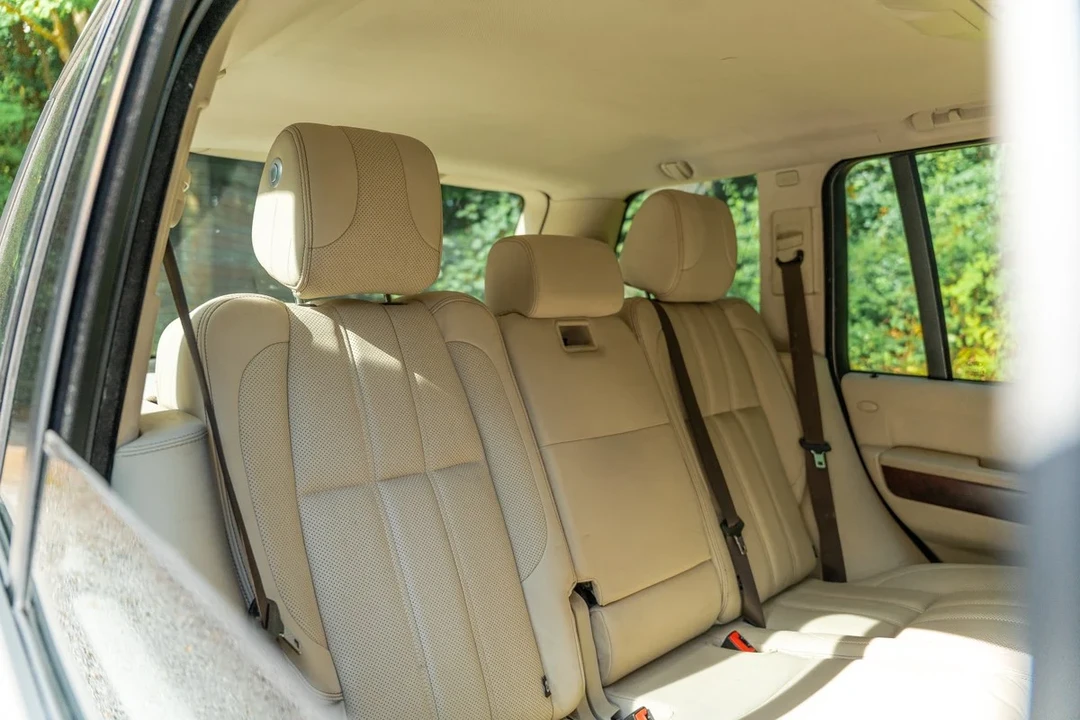 2010 Land Rover Range Rover L322 - Image 8 of 30