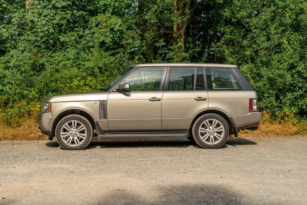 2010 Land Rover Range Rover L322 - Image 15 of 30
