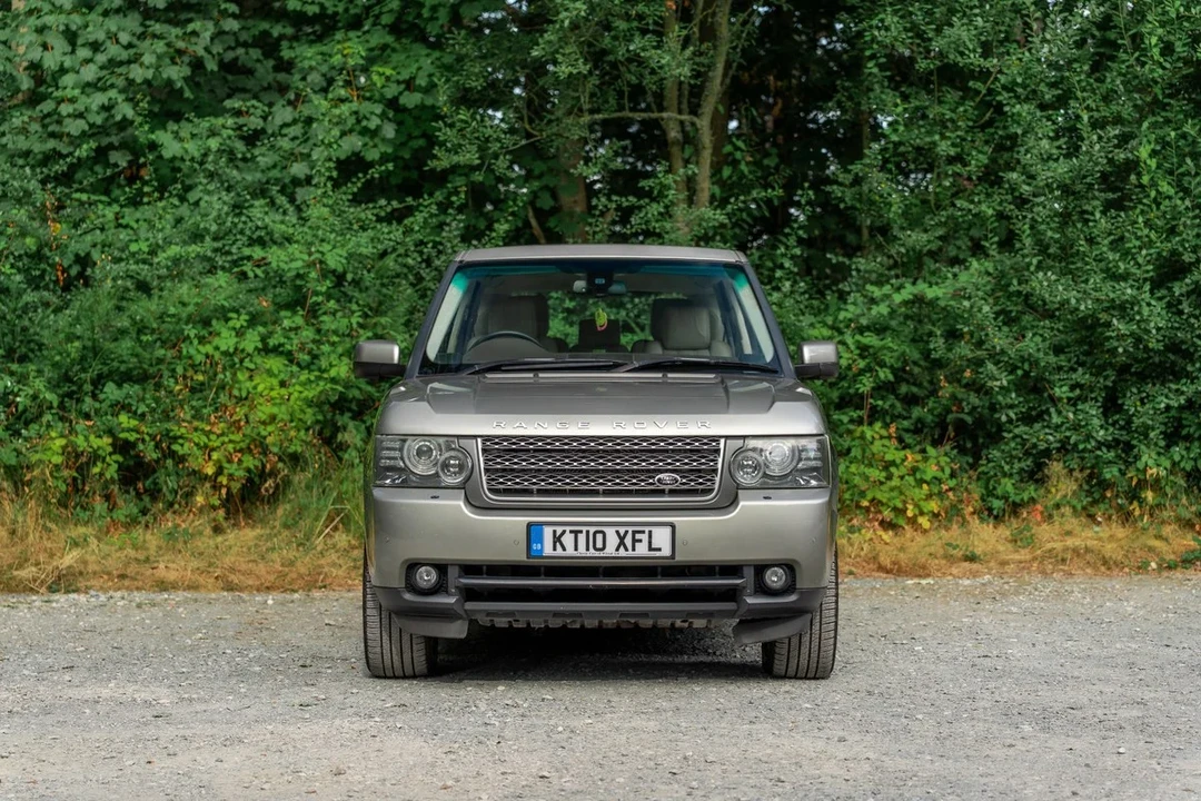 2010 Land Rover Range Rover L322 - Image 3 of 30