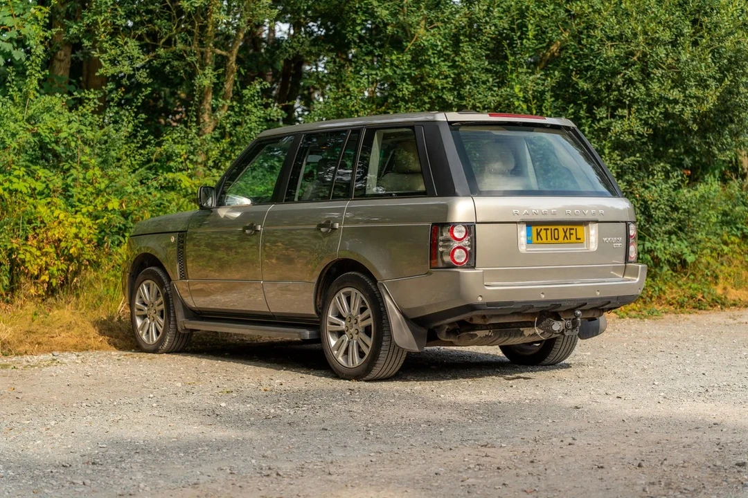 2010 Land Rover Range Rover L322 - Image 13 of 30