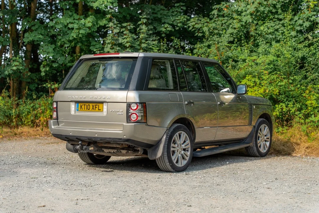 2010 Land Rover Range Rover L322 - Image 9 of 30