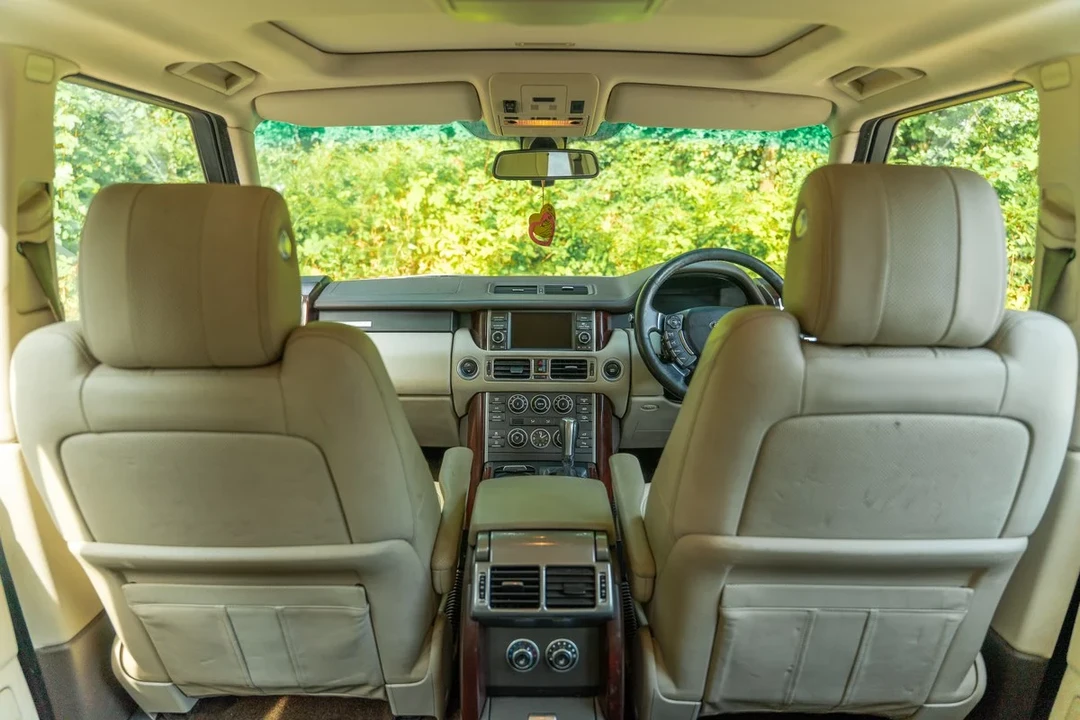 2010 Land Rover Range Rover L322 - Image 28 of 30