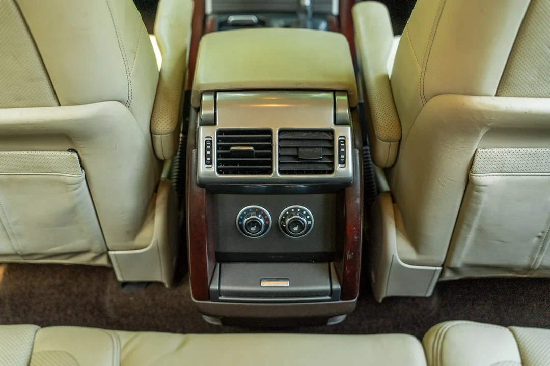 2010 Land Rover Range Rover L322 - Image 16 of 30