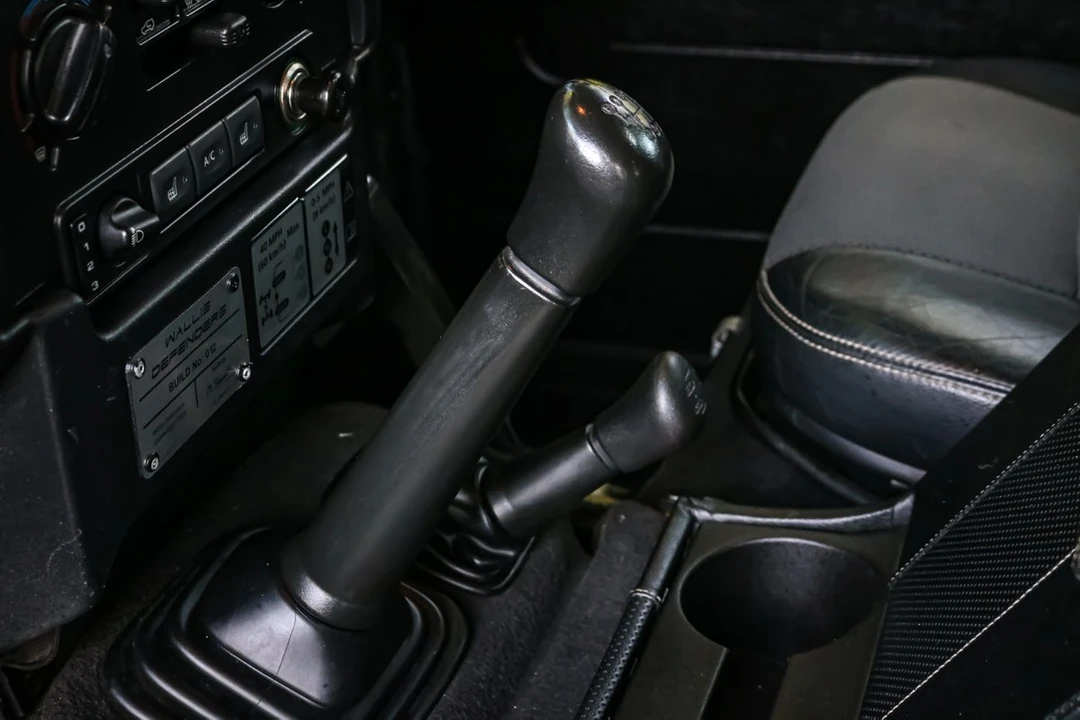 2010 Land Rover Defender 110 - Image 29 of 30