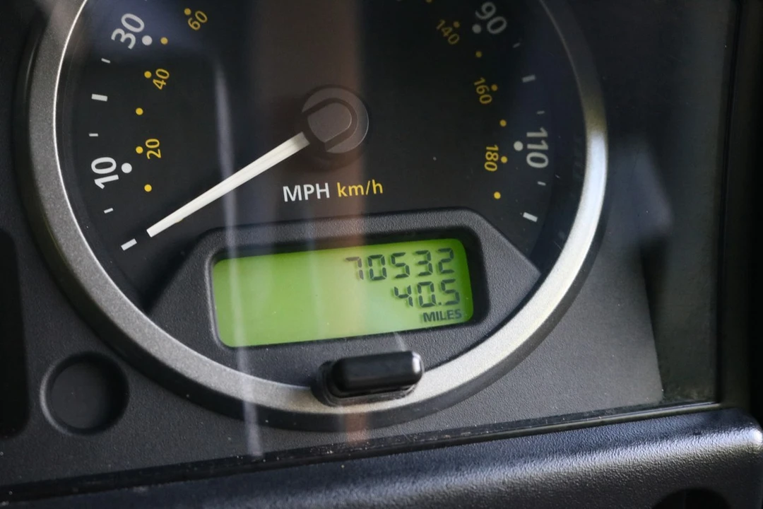 2010 Land Rover Defender 110 - Image 21 of 30