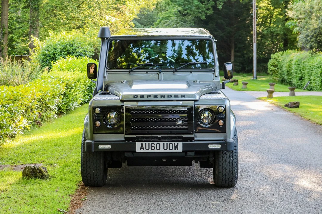 2010 Land Rover Defender 110 - Image 5 of 30