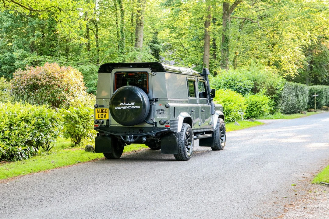 2010 Land Rover Defender 110 - Image 8 of 30