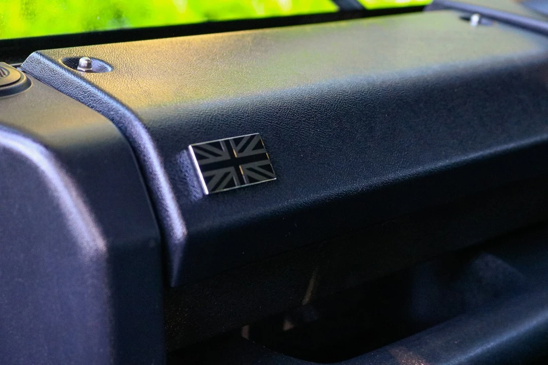 2010 Land Rover Defender 110 - Image 15 of 30