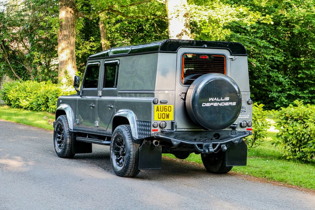 2010 Land Rover Defender 110 - Image 9 of 30