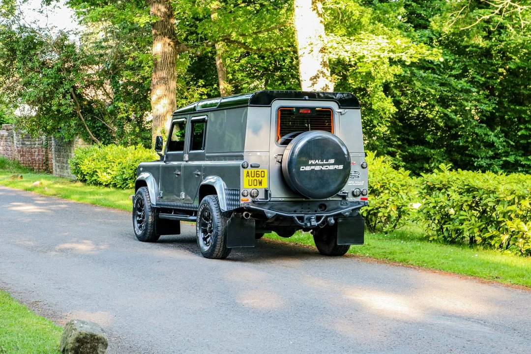 2010 Land Rover Defender 110 - Image 10 of 30
