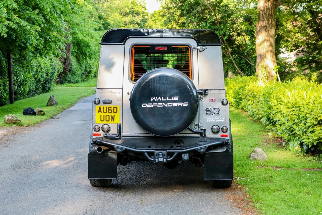 2010 Land Rover Defender 110 - Image 6 of 30