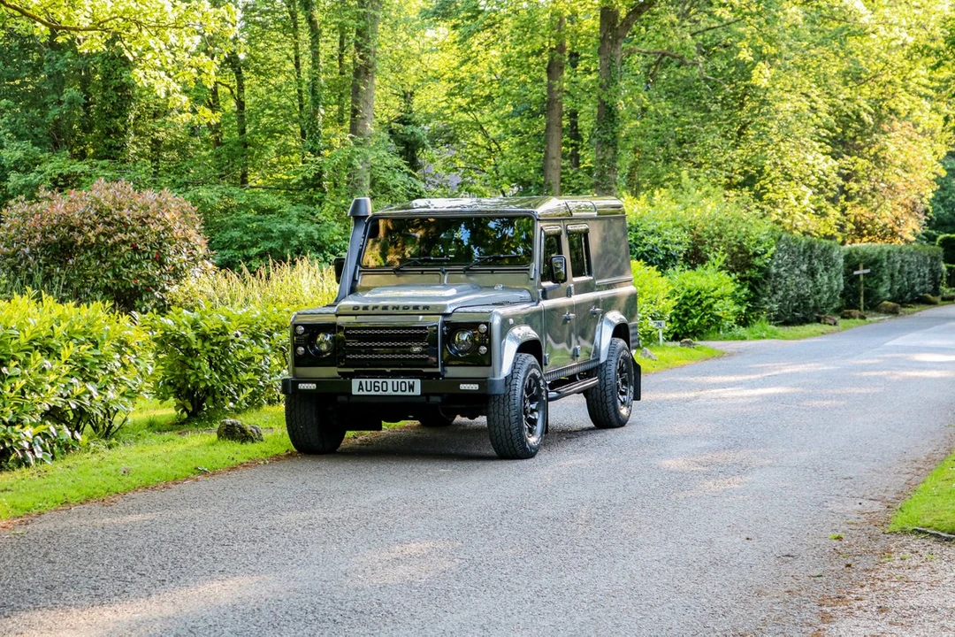 2010 Land Rover Defender 110 - Image 4 of 30