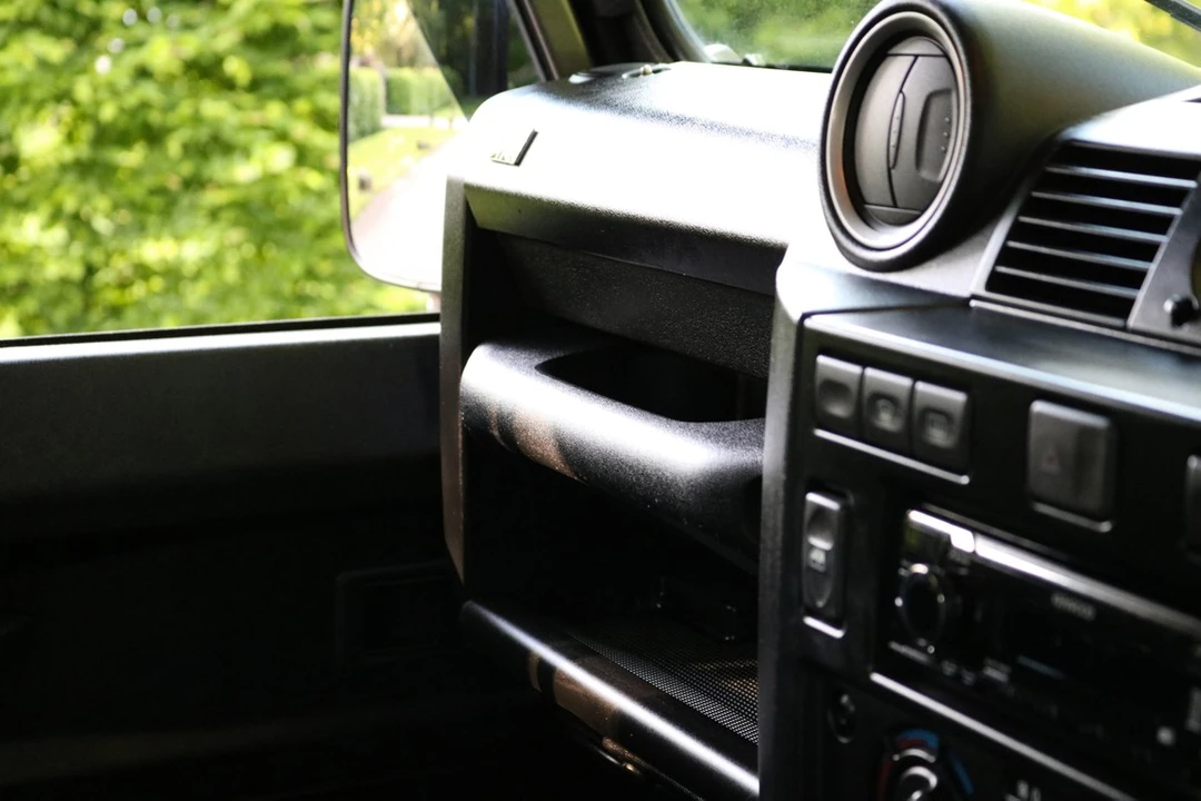 2010 Land Rover Defender 110 - Image 25 of 30