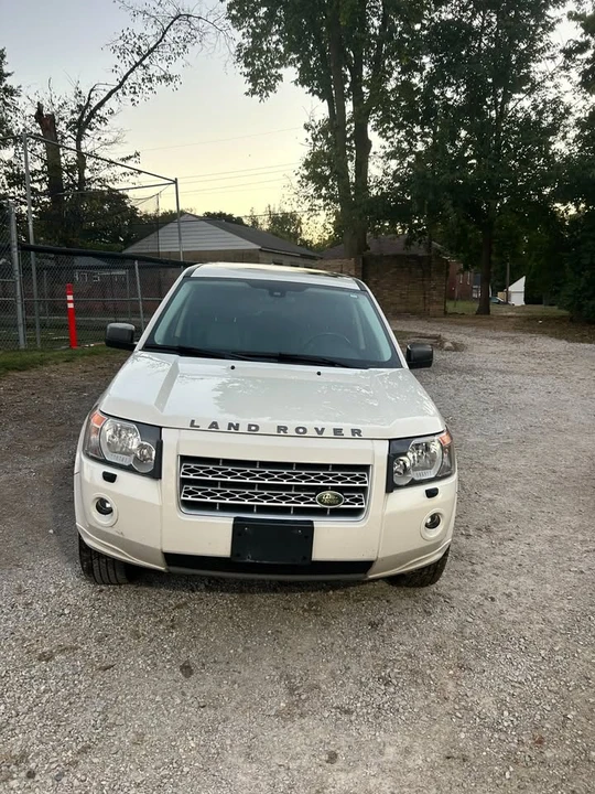 2010 Land Rover Freelander - Image 2 of 12