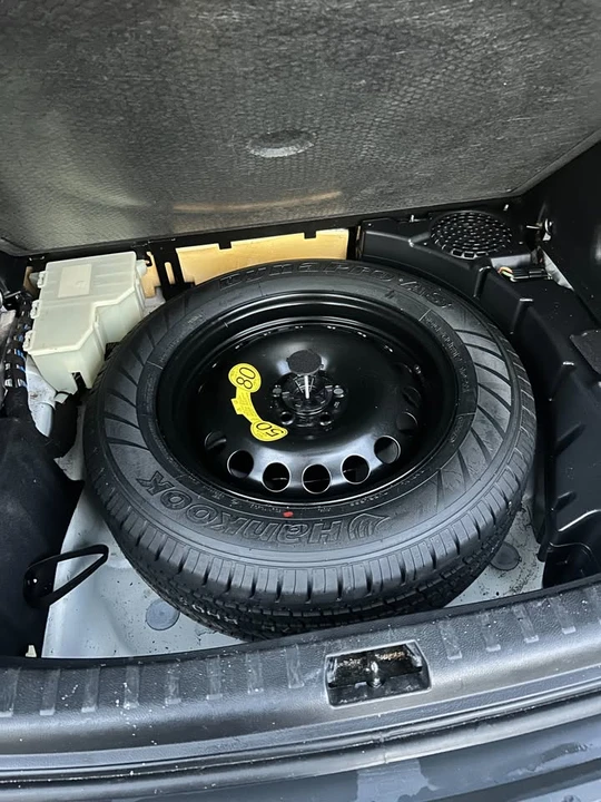 2010 Land Rover Freelander - Image 11 of 12