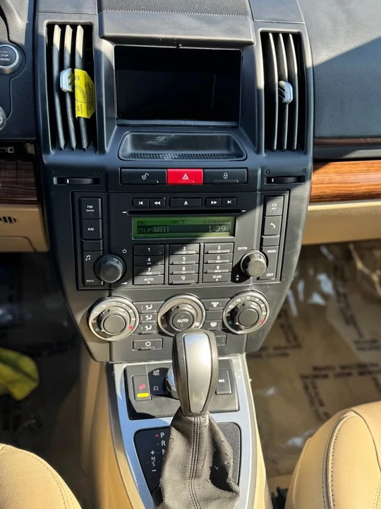 2010 Land Rover Freelander - Image 9 of 10