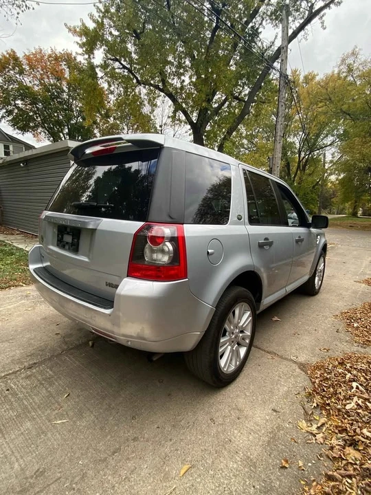 2010 Land Rover Freelander - Image 2 of 9